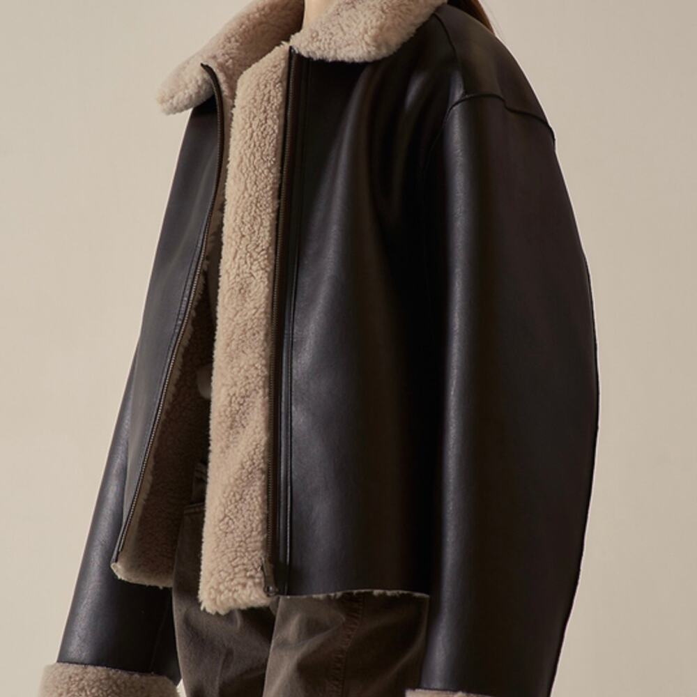 FACADE PATTERN OG.$402 Lambs Wool Reversible Short Shearling Coat Cream Black